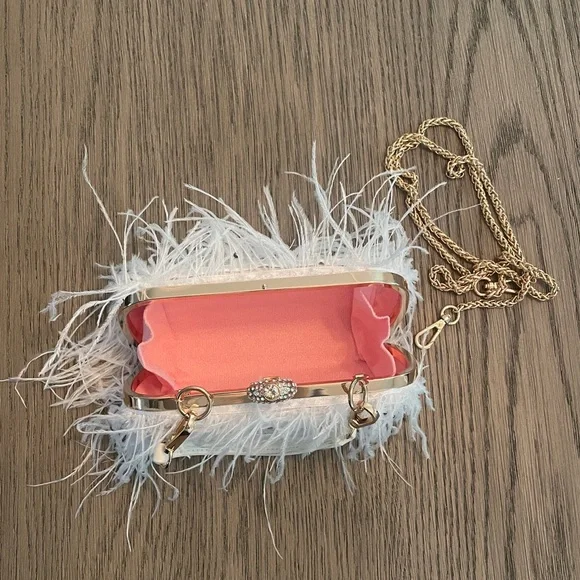 Elegant White Feather Clutch - Picture 4 of 4